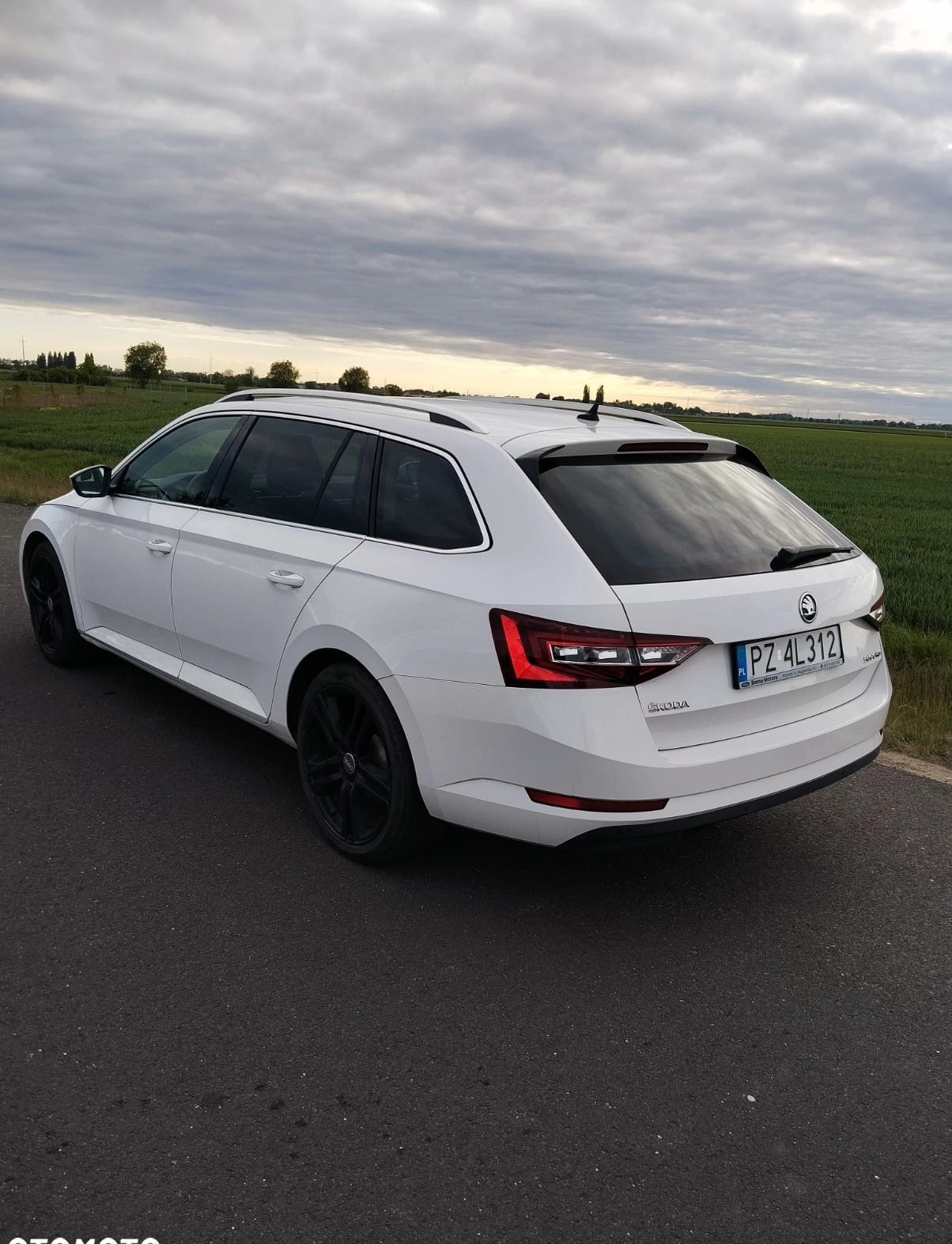 Skoda Superb cena 70900 przebieg: 189900, rok produkcji 2016 z Poznań małe 121